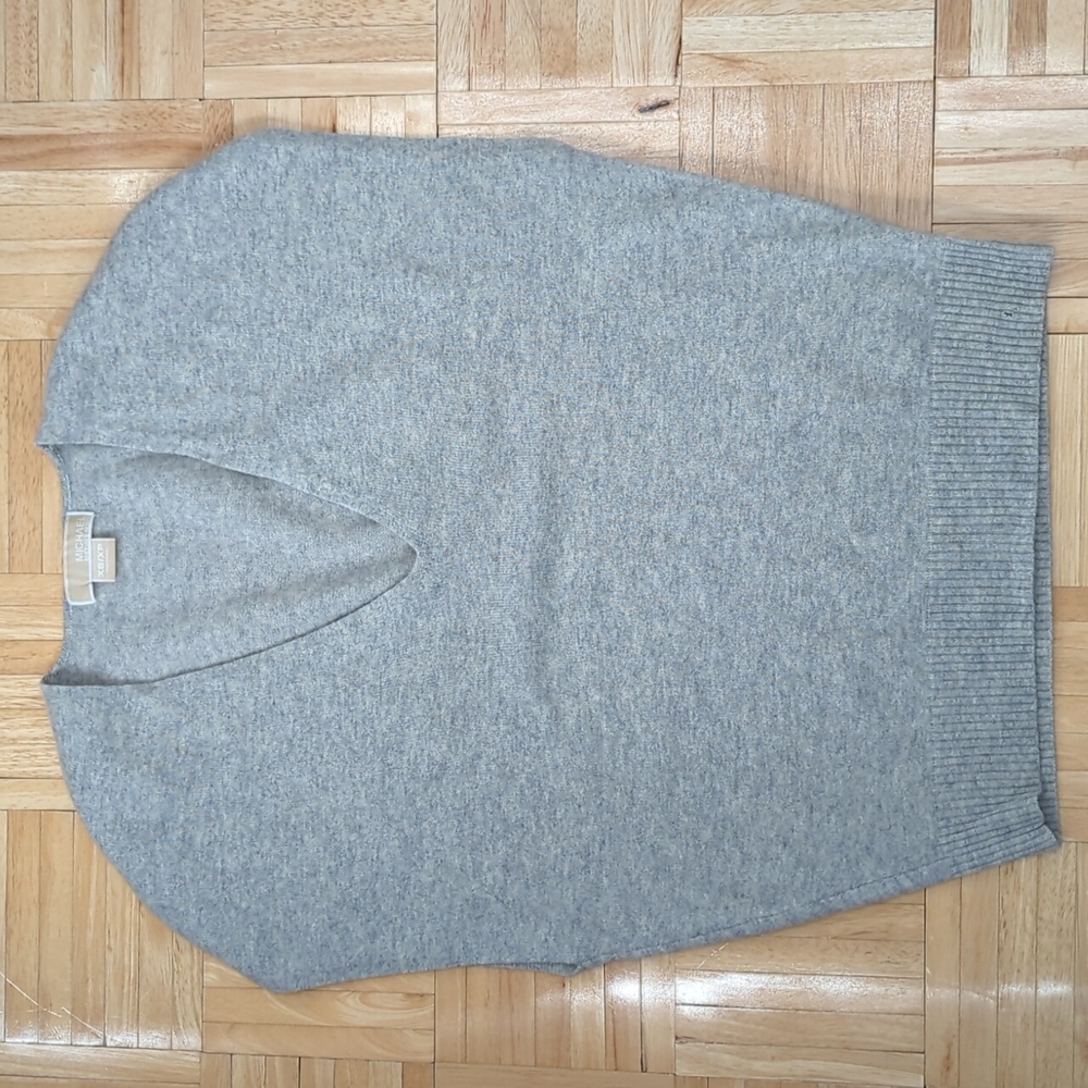 Michael Kors V neck XS/XP gray 100% cashmere vest
